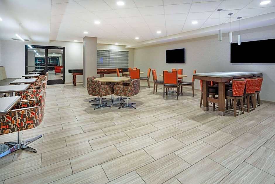 Days Inn & Suites by Wyndham Denver International Airport