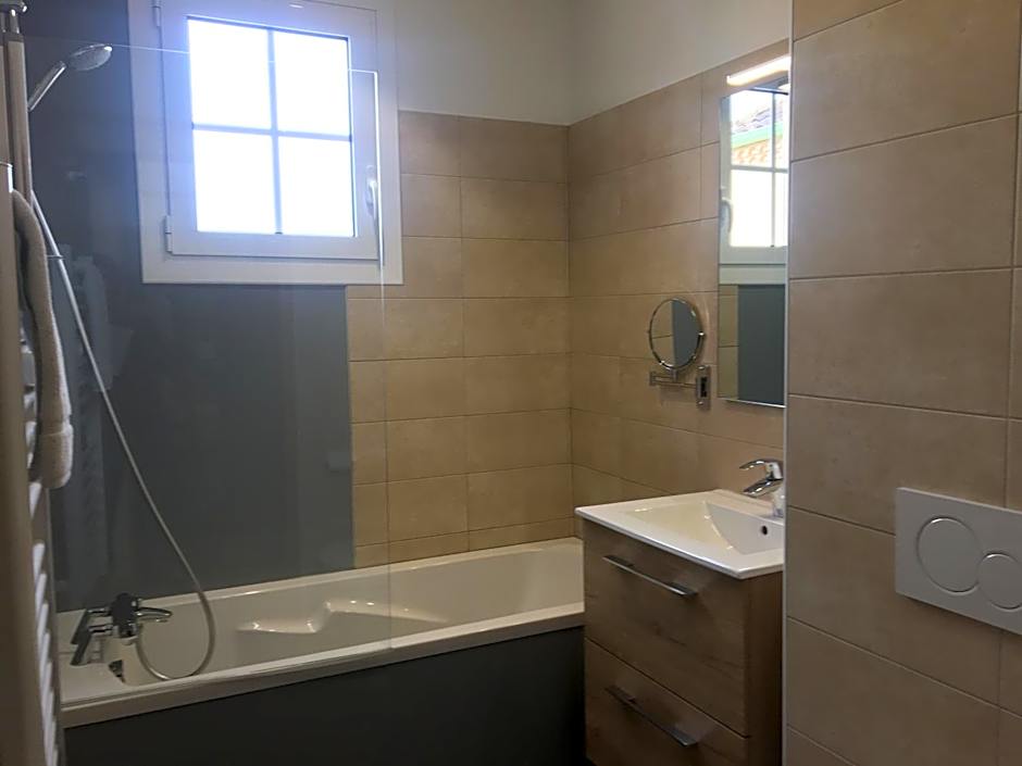 LOGIS HÔTEL RESTAURANT SPA Les BALCONS DE L'ESPERANCE