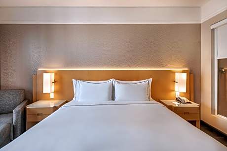 Grand Premium Queen Room
