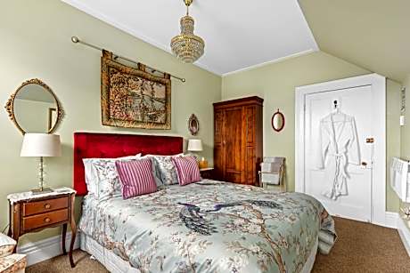 Queen Room with Garden View