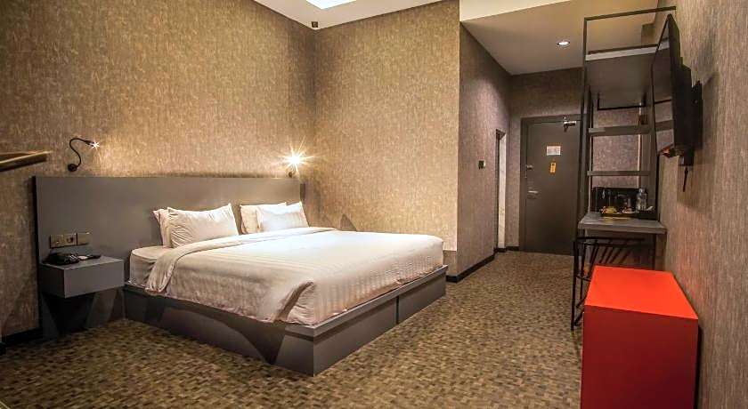 Fhandika Boutique Inc.