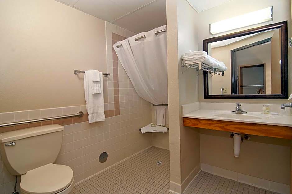 Boarders Inn & Suites by Cobblestone Hotels - Faribault