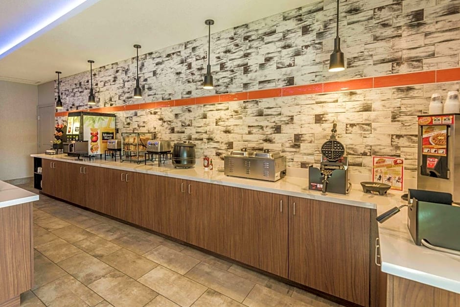 La Quinta Inn & Suites by Wyndham Las Vegas Airport South