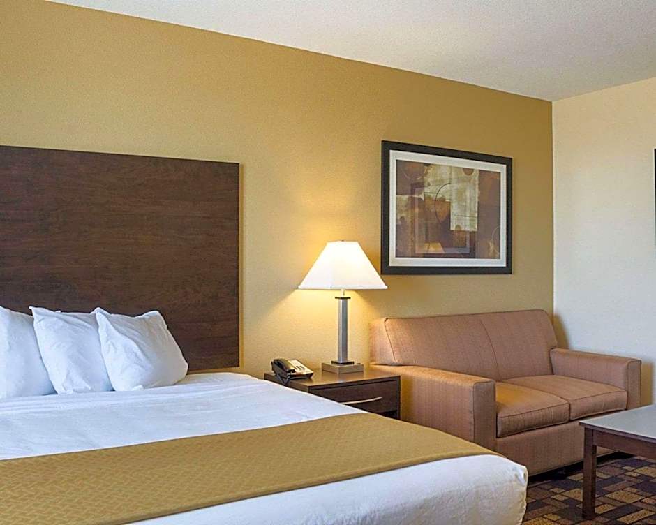 Quality Inn & Suites Minot North