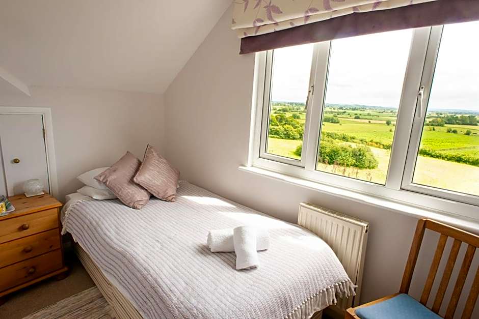 Healing Waters Sanctuary, Peaceful Retreat House, Glastonbury