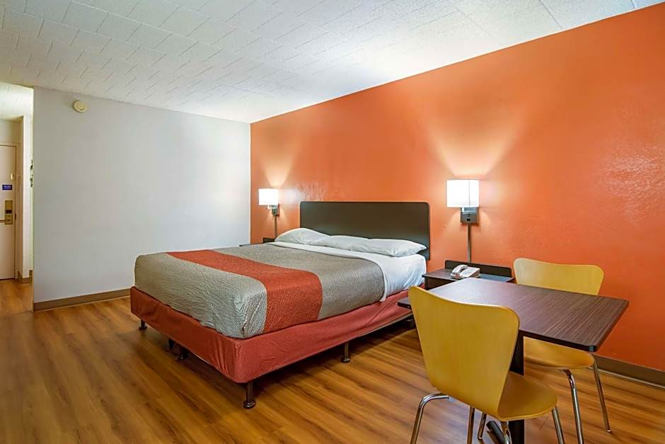 Motel 6-New Stanton, PA