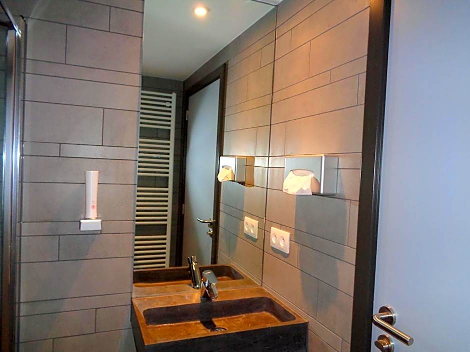 Brxxl 5 City Centre Hostel