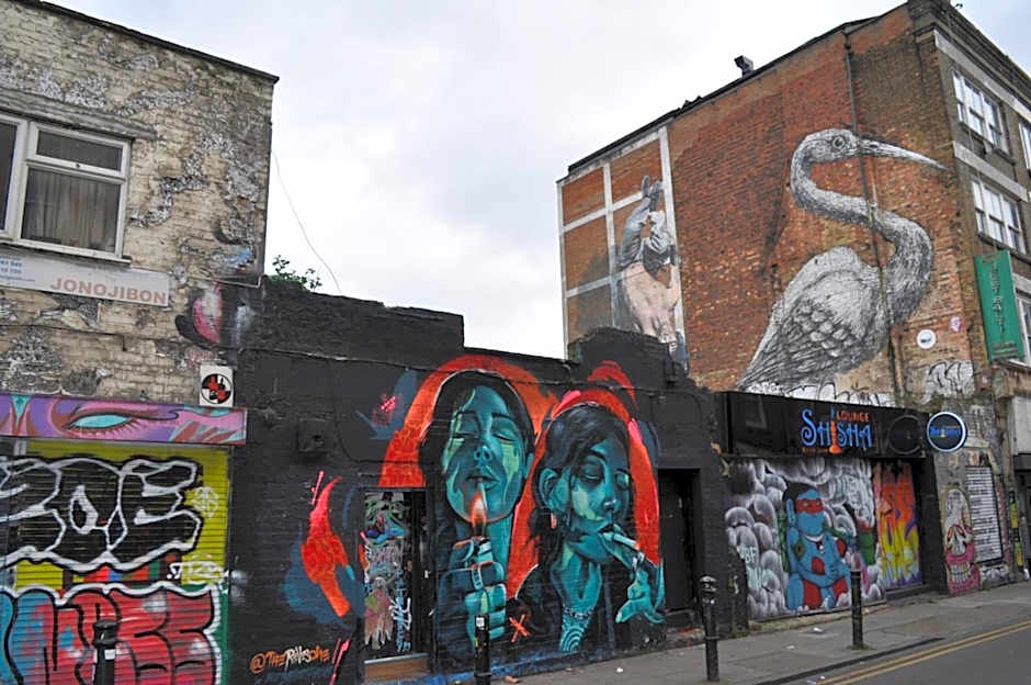 Cosmos Capsule Hub London