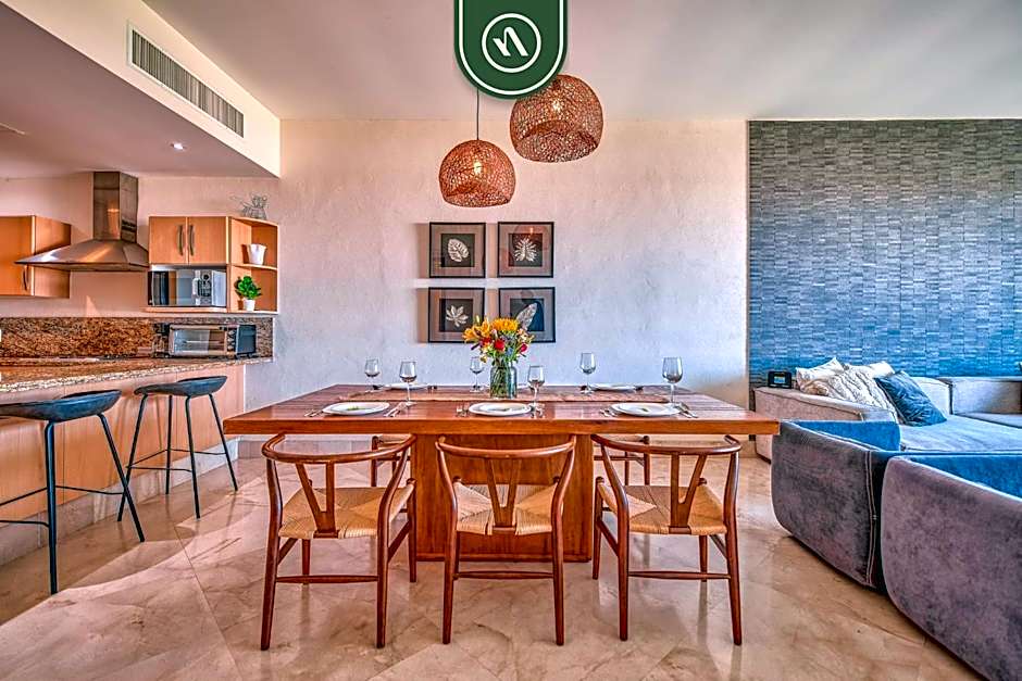 Amazing 2BR Condo with Pool and Access to VIDANTA