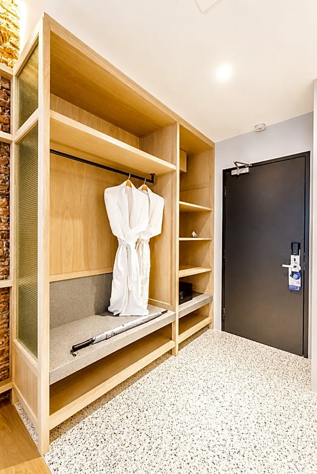 Tien Terrace Macalister