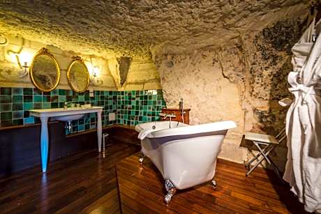 Double Room with Pool View - Cave