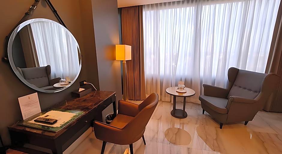 Chaisaeng Palace Hotel