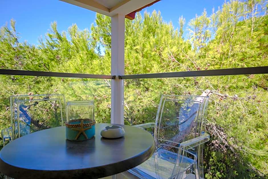 Koukounaria Hotel & Suites