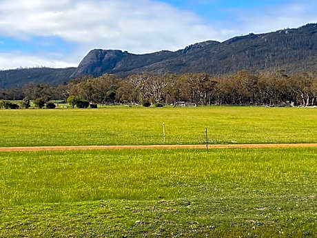 Manyat Peak cottages Carnaby