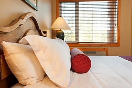 Studio Loft with Kitchen