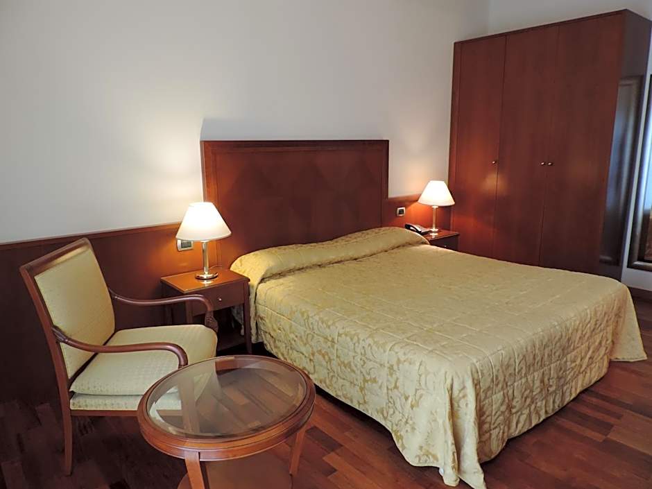 Photo 1 of 4 of 1 Double Bed or 2 Beds