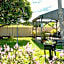Kennedy Drive Boutique Motel & Nursery- Close To City Centre & Airport