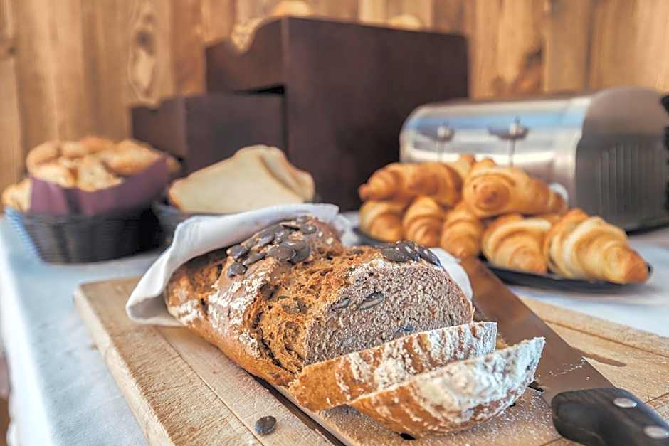 ALMMONTE SENSUM SUITES - Funky Living Hotel