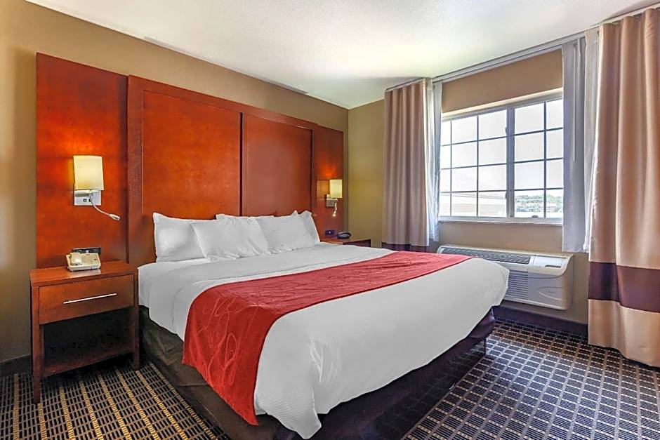 Photo 1 of 4 of 1 King Bed Suite, Accessible