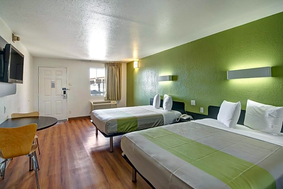 Motel 6-Dallas, TX - Forest Lane