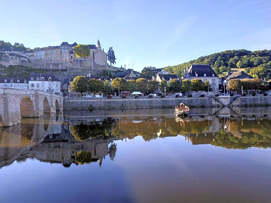 Hôtel Grand Confort Le Moulin Rouge