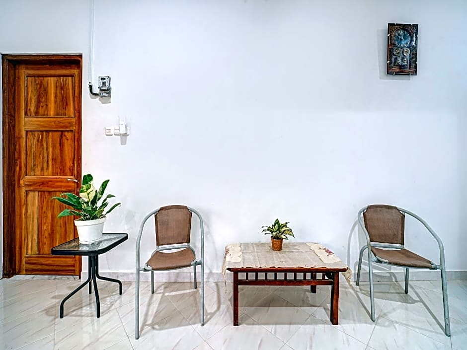 RedDoorz at Omah Candi Sari near Airport YIA