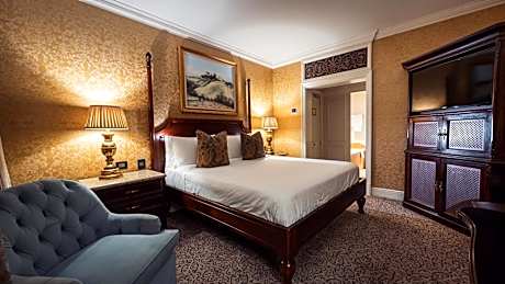 Superior Room 1 King Bed Nonsmoking