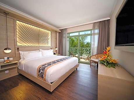 King Residence Suite with Kitchenette