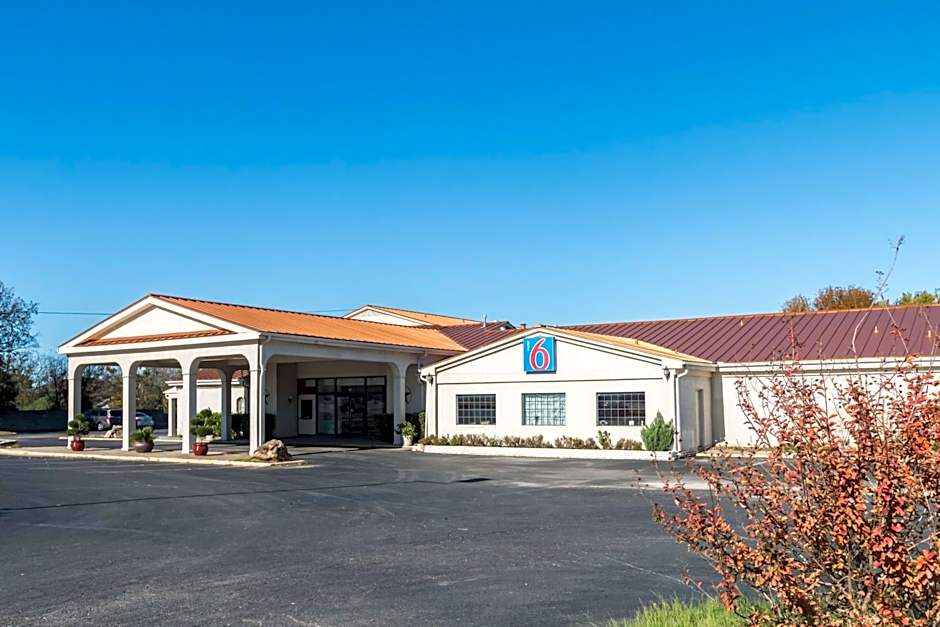 Motel 6-Stephenville, TX