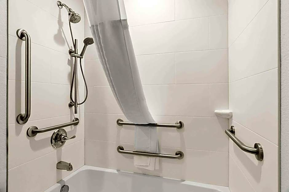 Comfort Suites Rensselaer near Fair Oaks