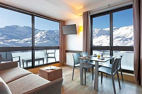 One-Bedroom Apartment (6 Adults)