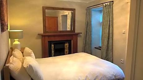 Luxury One-Bedroom Apartment