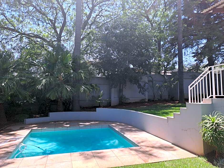 8 on Acacia Guesthouse