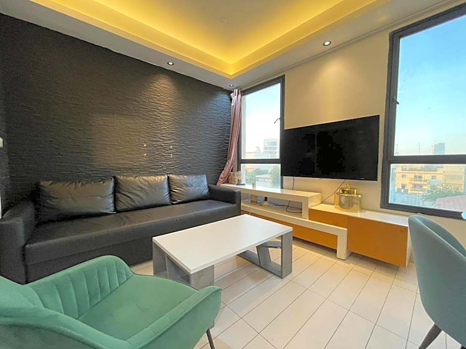 3Bedroom Suite 10 with Balcony and shelter