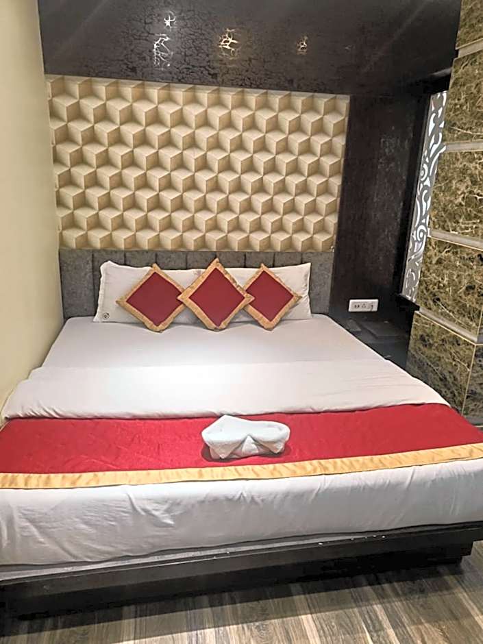 Photo 1 of 4 of Superior 1 Queen Bed