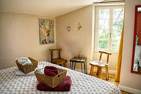LES NOISETIERS-Double-Traditionelle-Vue sur Parc-Douche