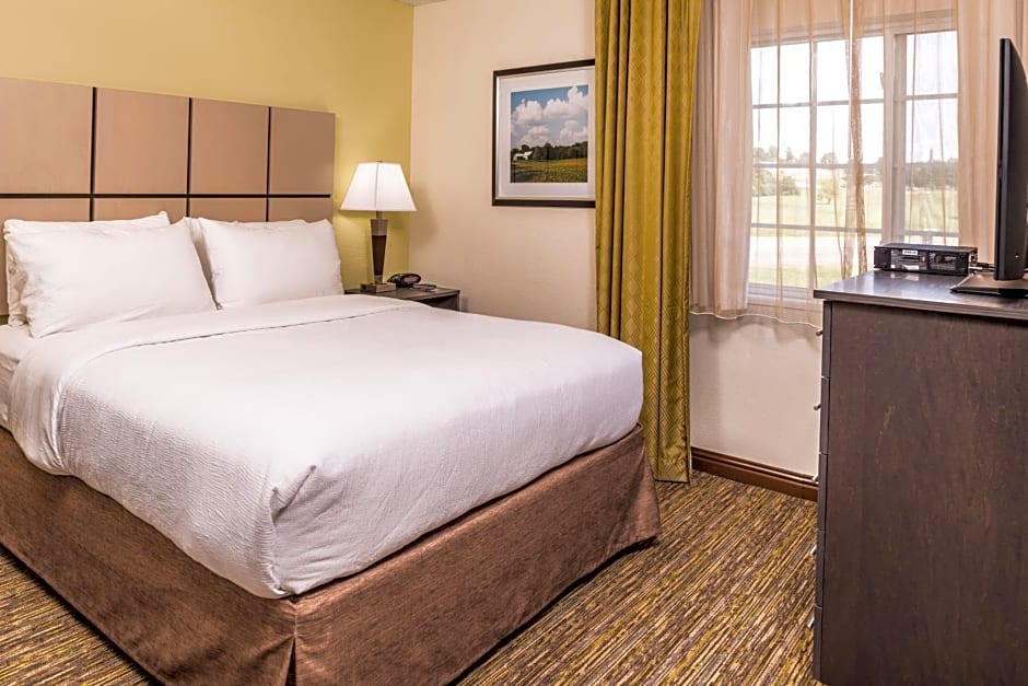 Candlewood Suites - Topeka West, an IHG Hotel