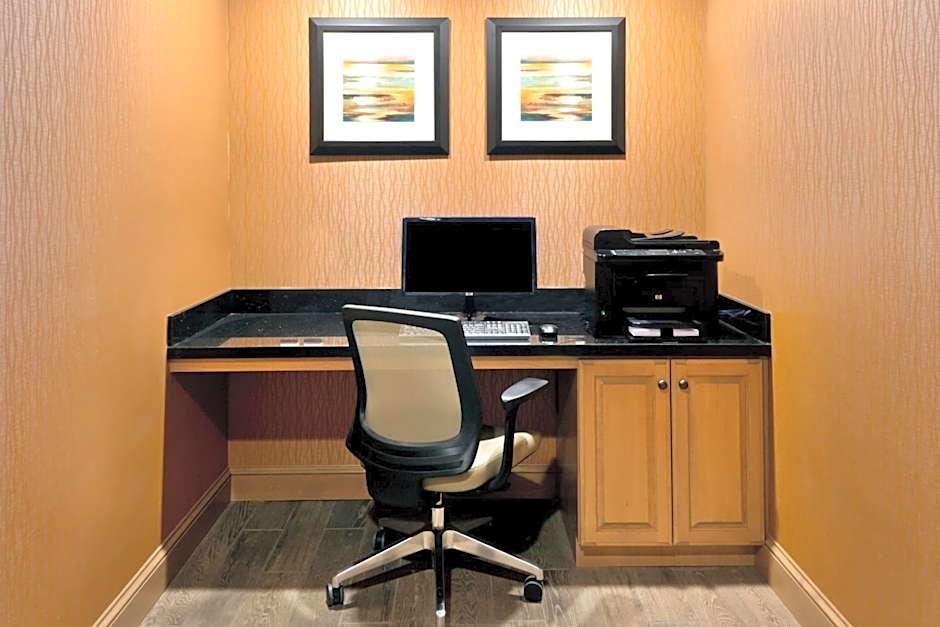 Holiday Inn Express & Suites Fraser By IHG