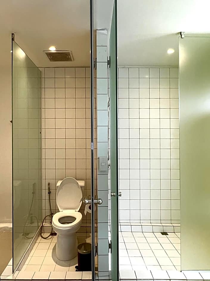 Chatel Samyan - Self check-in