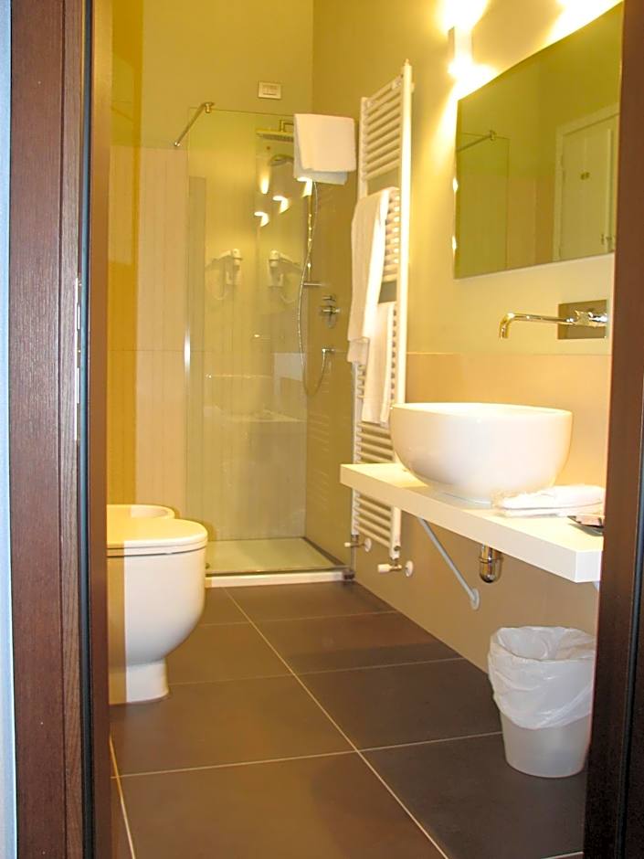 Parizzi Suites & Restaurant
