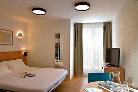 Studio 4 people (Ground Floor, 1st Floor, 2nd Floor)