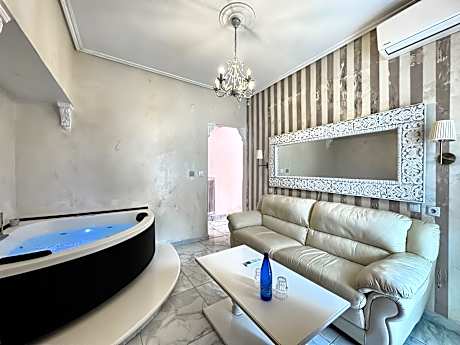 Spa Suite Sea View with Table Fireplace, Private Sauna & Jetted Tub