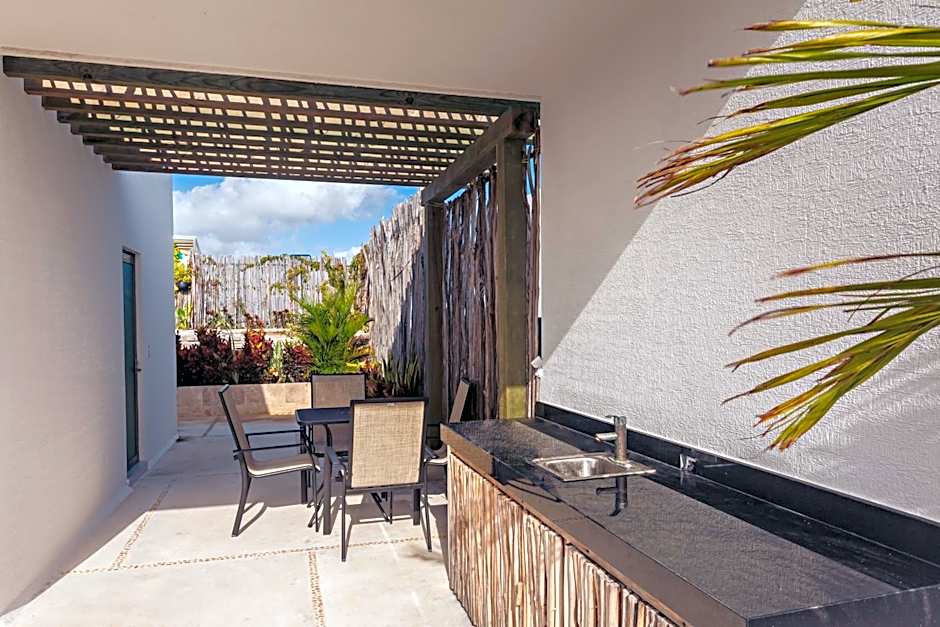 Mararena Family Apartments & Long Stay Living - Steps from 5th Avenue