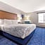 La Quinta Inn & Suites by Wyndham NE Long Beach/Cypress