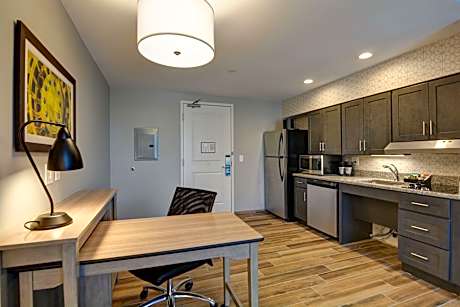 2 Queen Beds/1 King Bed Two Bedroom Suite Ns