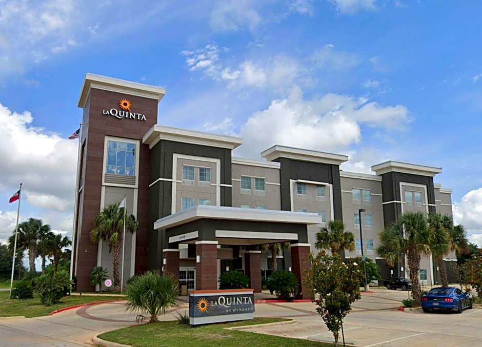 La Quinta Inn & Suites by Wyndham Pearsall
