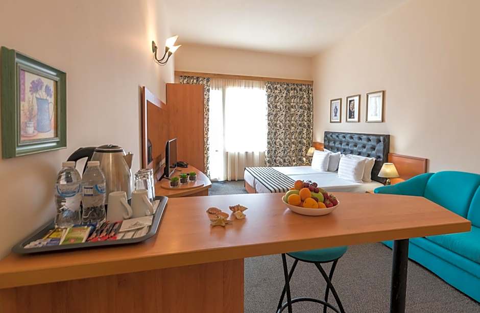 Lotus Family Hotel - Free Parking