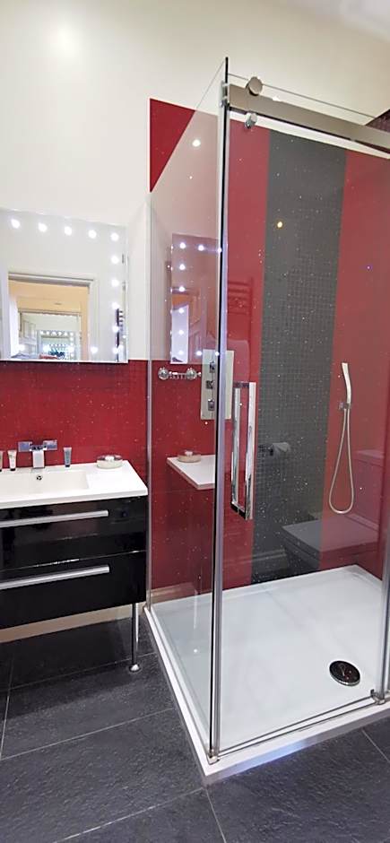 Buccleuch and Queensberry Arms Hotel