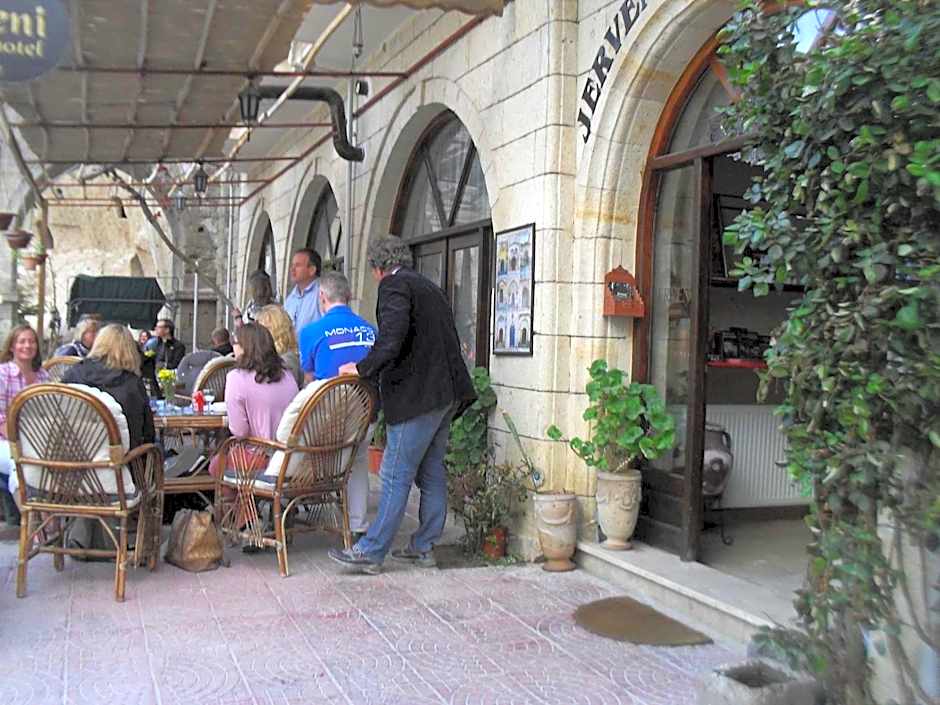 Jerveni Cave Hotel