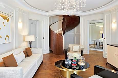 Deluxe Suite 442 - City View